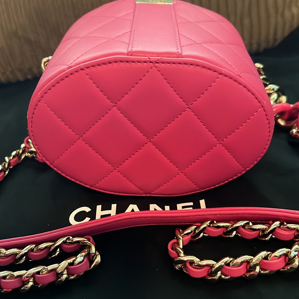NEW LOW PRICE👍
New rare CHANEL bag. Comes with dust bag, box, authenticity card - Picture 9 of 9